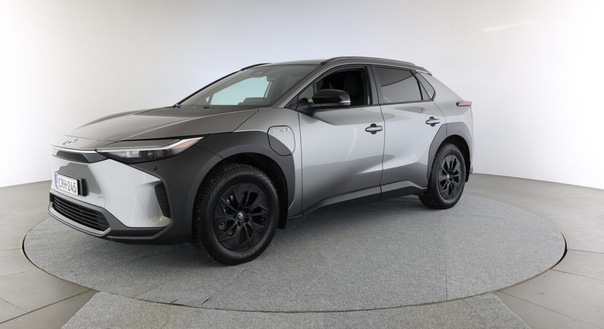 Toyota bZ4X Active AWD - Huippuhieno - Uudenveroinen